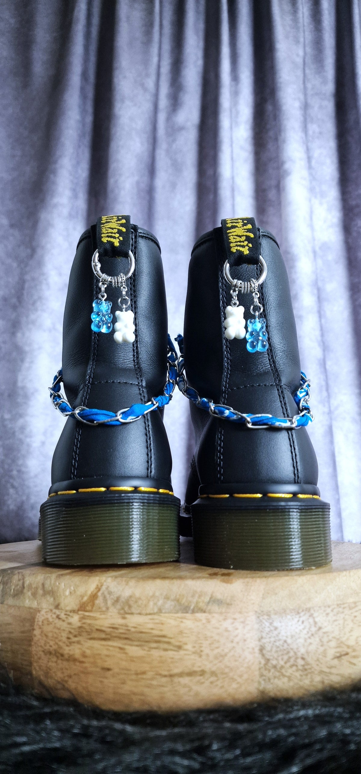 Bijoux chaînes sur brides arrière et lacets - Ourson & Bandana