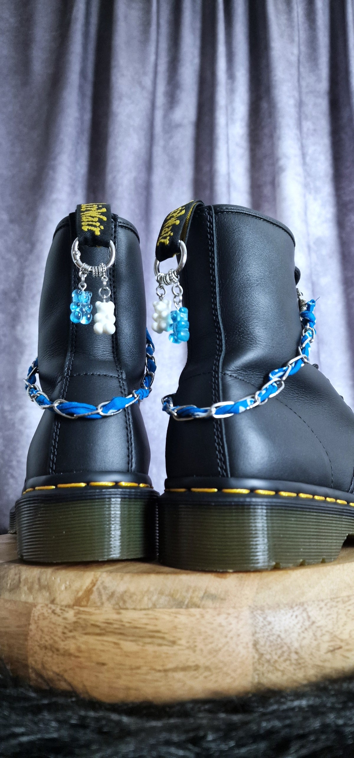 Bijoux chaînes sur brides arrière et lacets - Ourson & Bandana