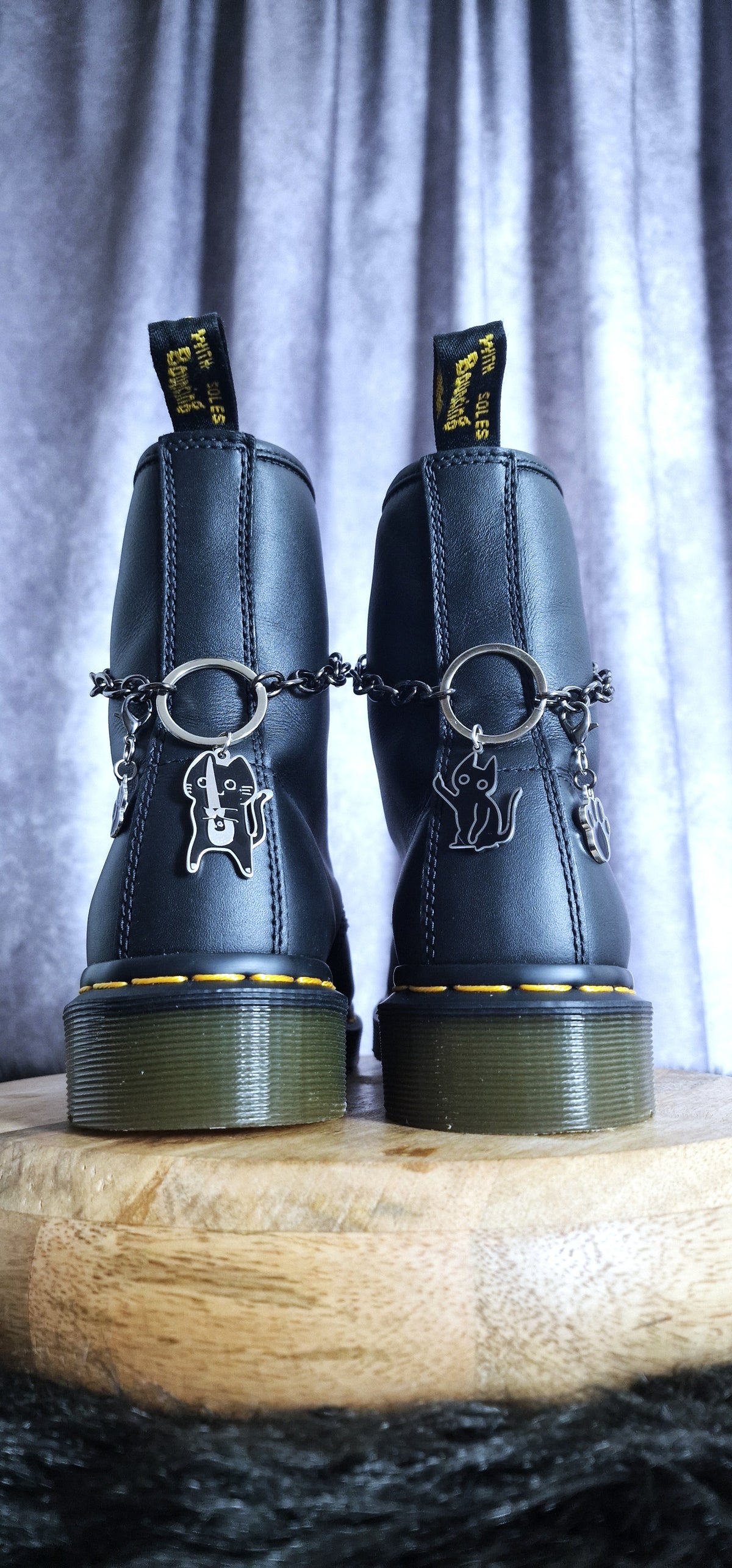 Bijoux chaînes sur lacets - Chat psycho