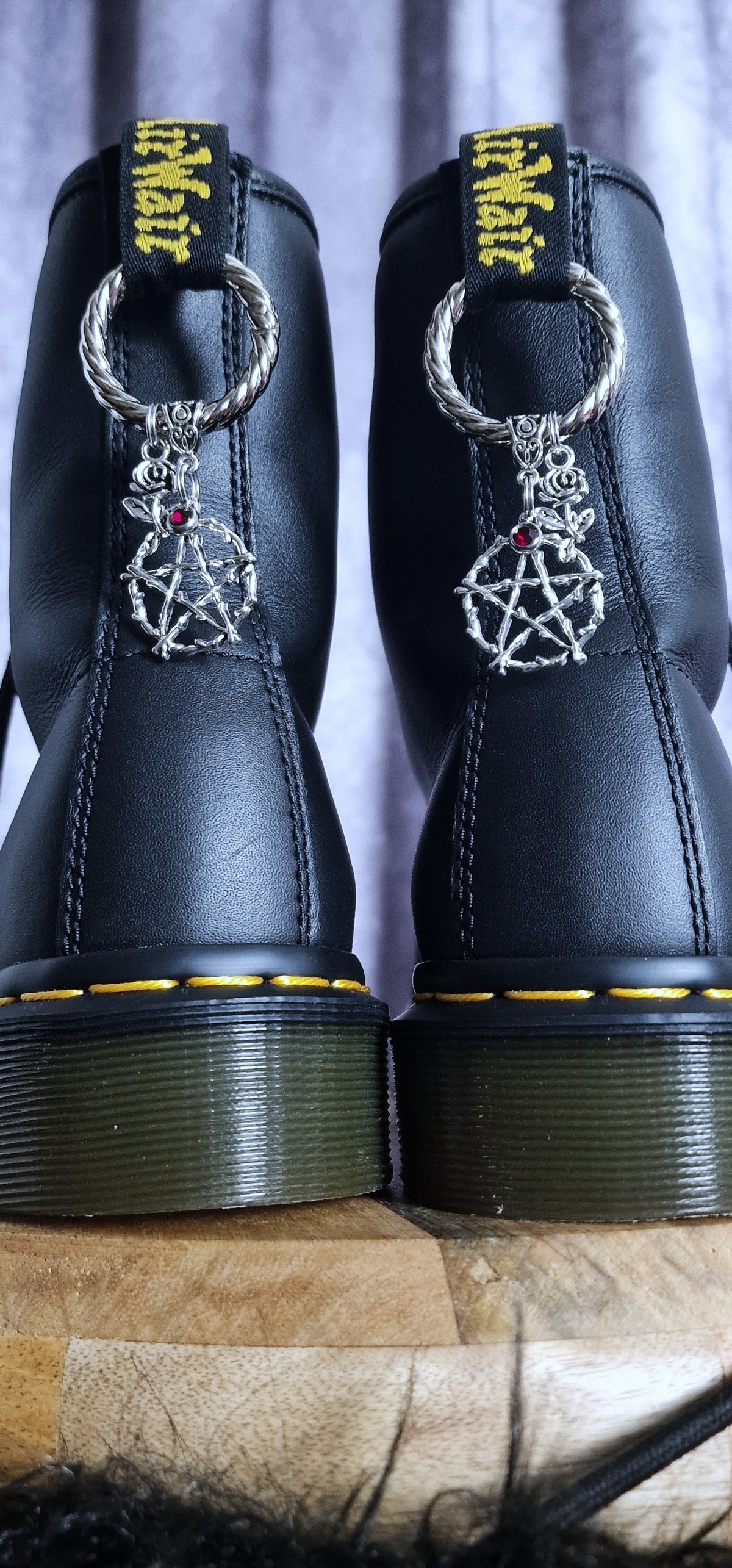 Bijoux simples sur brides arrière - Pentacle, rose & Strass