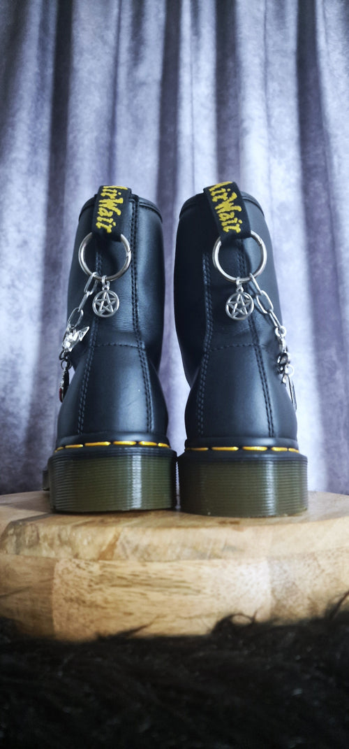 Bijoux chaînes sur brides arrière et lacets - Chauve-souris vs Serpent