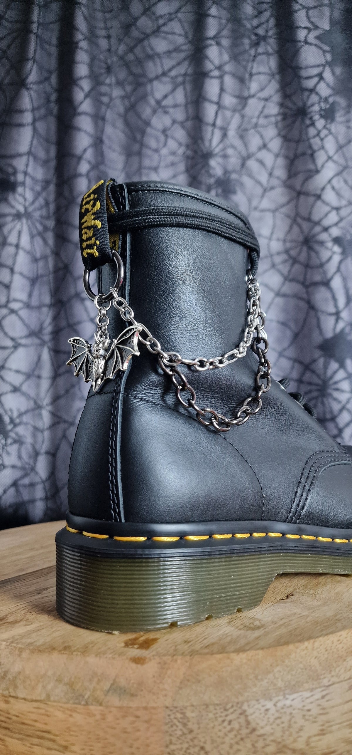 Bijoux chaînes sur brides arrière et lacets - Chauve-souris
