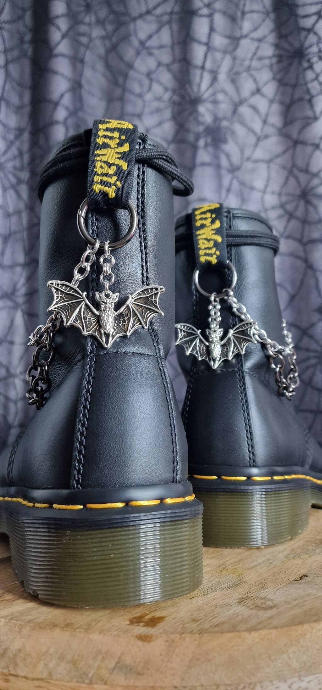 Bijoux chaînes sur brides arrière et lacets - Chauve-souris