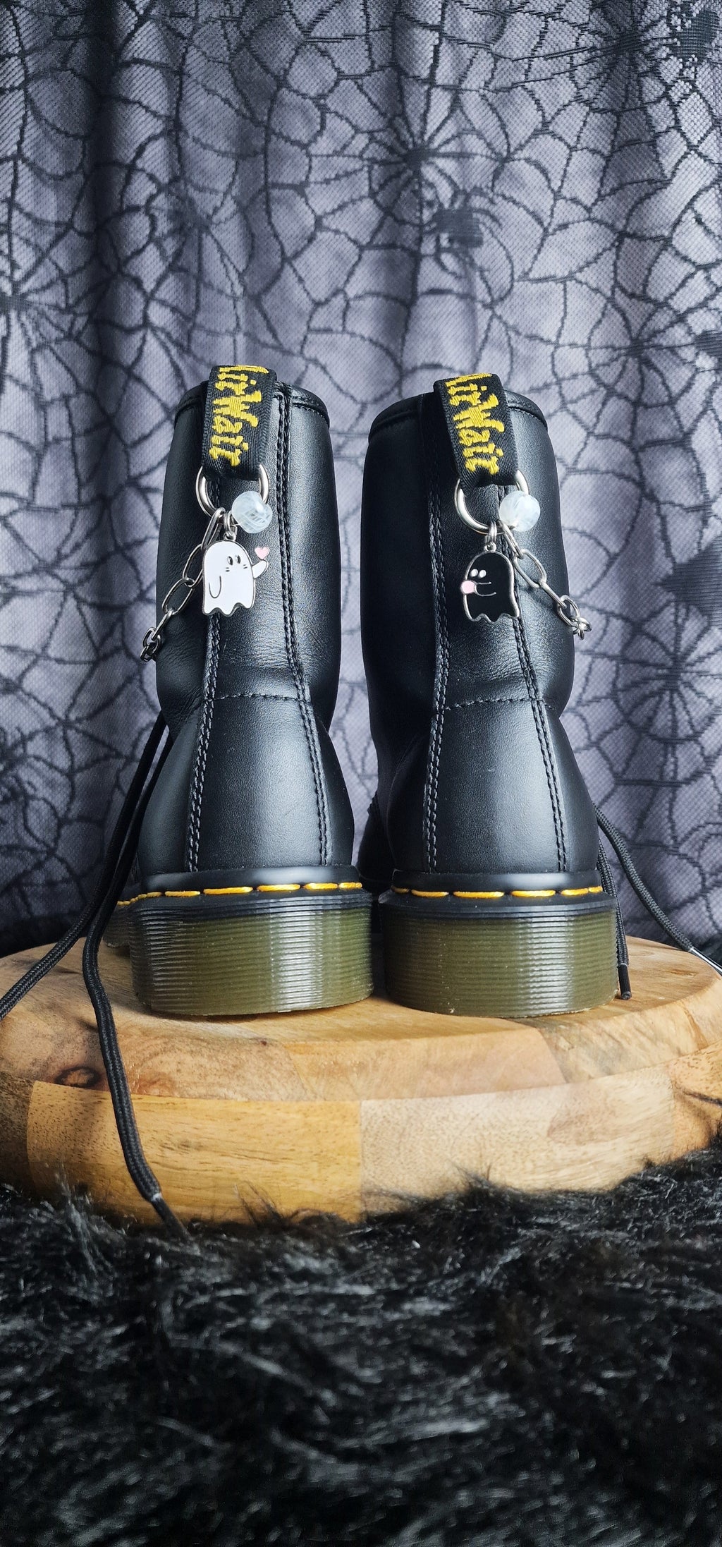 Bijoux chaînes sur brides arrière et lacets - Couple de fantômes amoureux