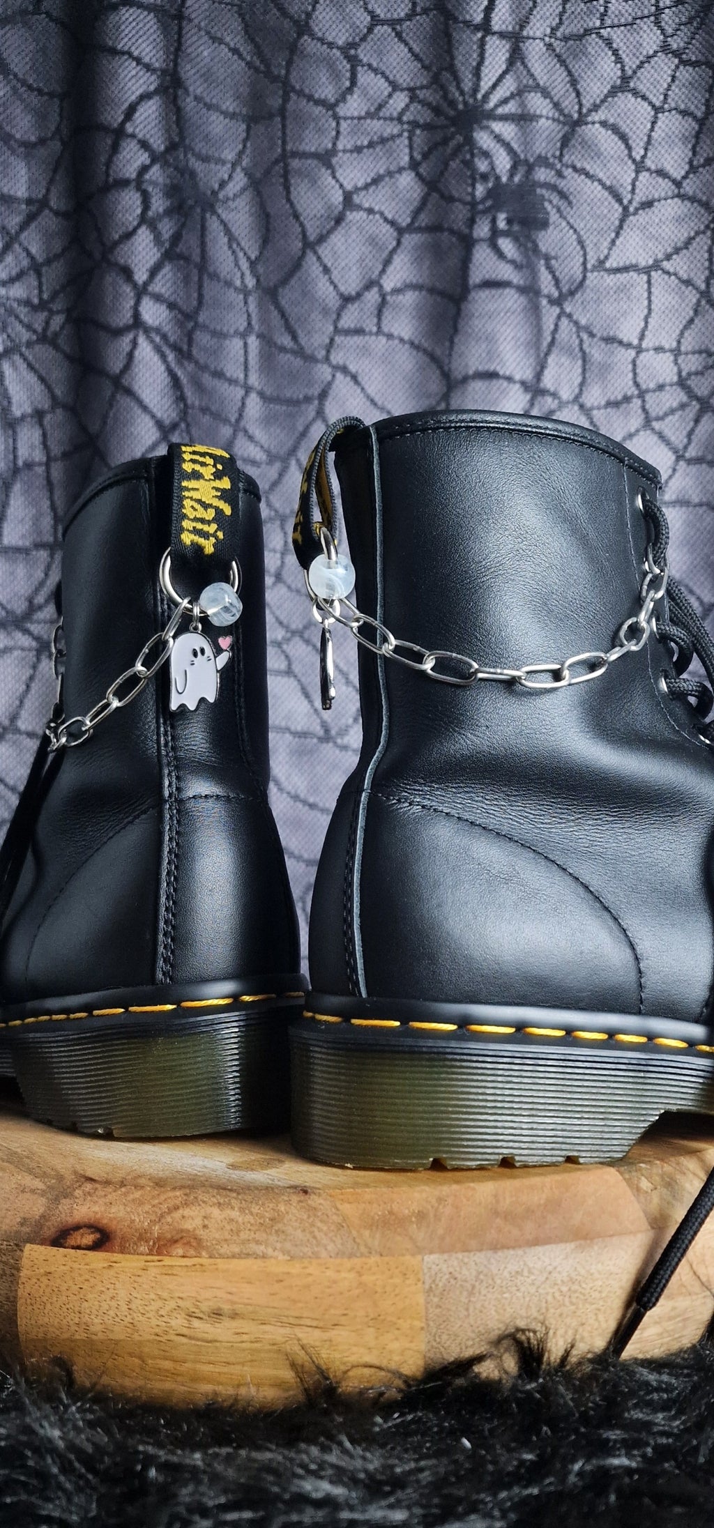 Bijoux chaînes sur brides arrière et lacets - Couple de fantômes amoureux
