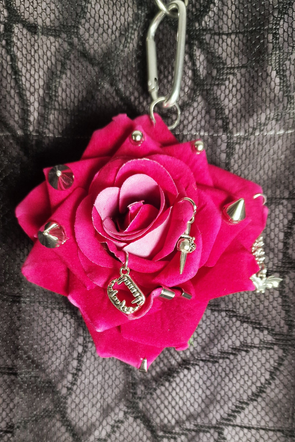 Bijou simple de sac - Rose avec pics, vampire & chauve-souris
