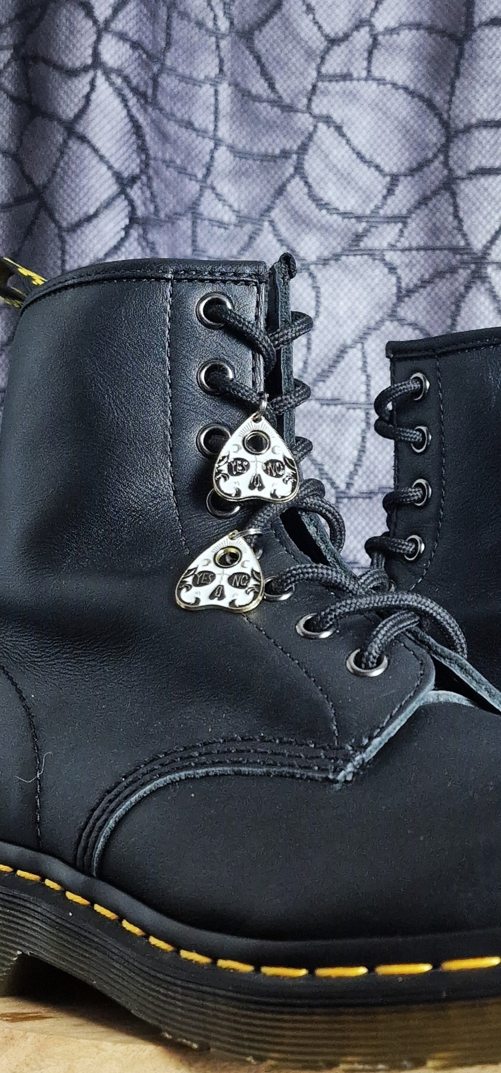 Bijoux simples sur lacets - Ouija & tête de mort