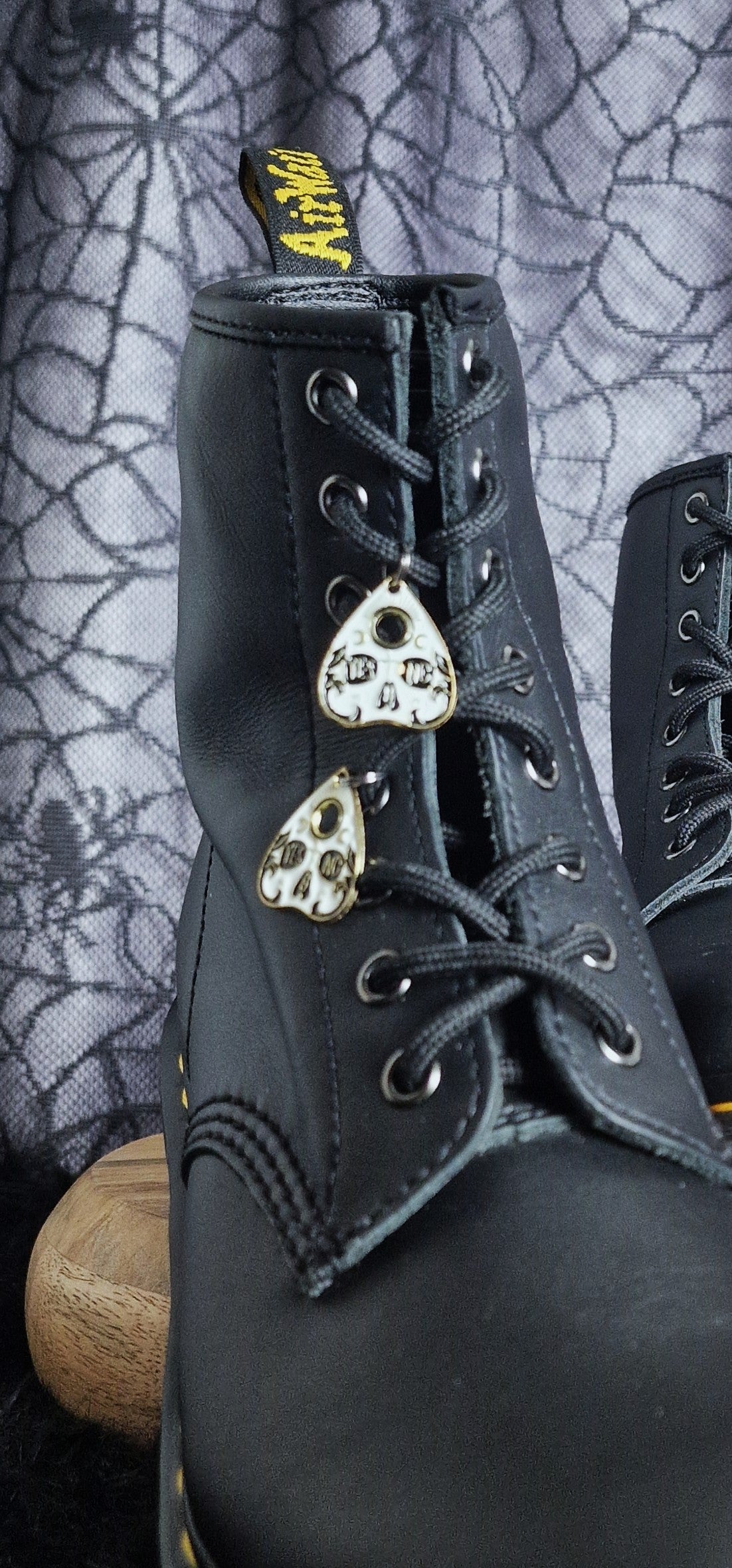 Bijoux simples sur lacets - Ouija & tête de mort