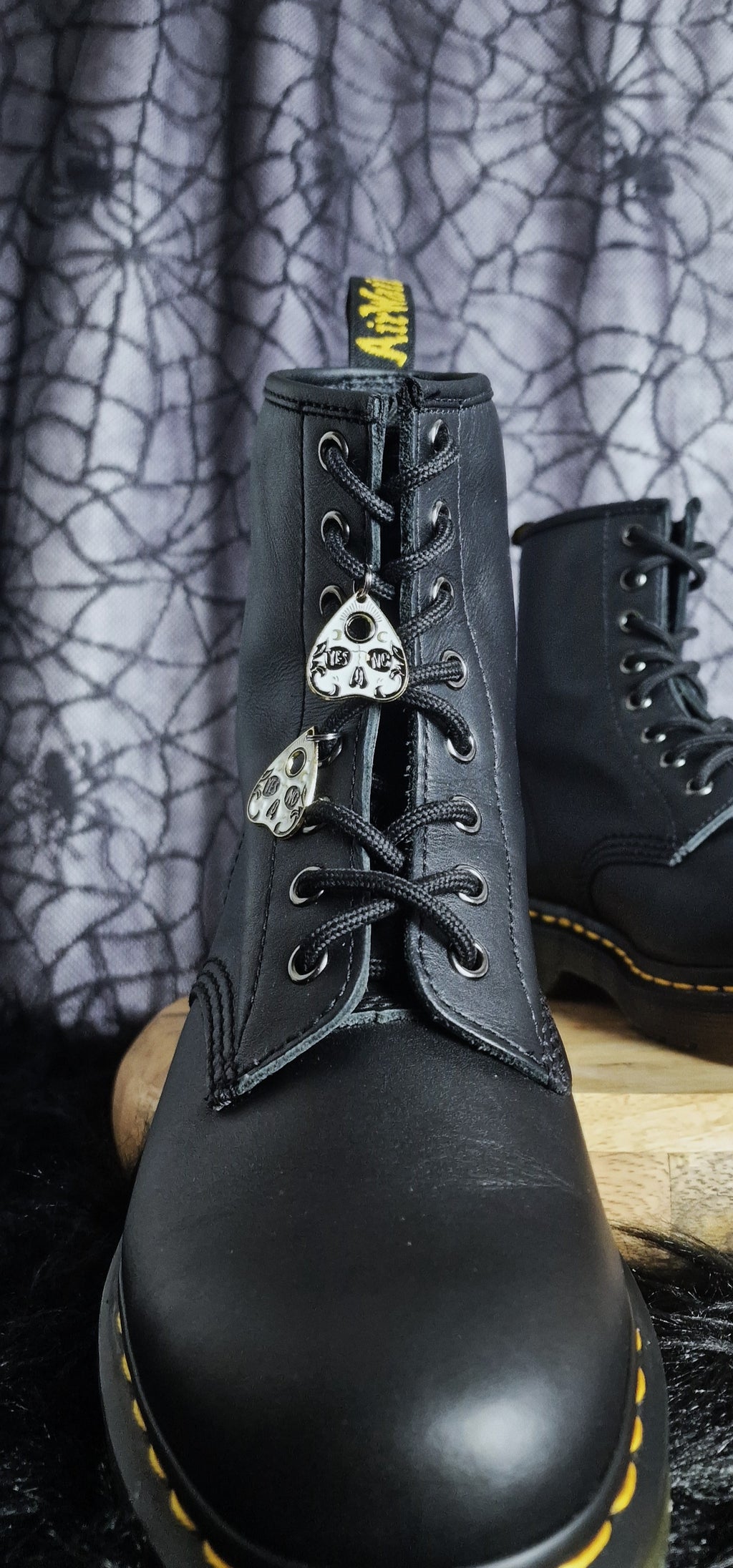 Bijoux simples sur lacets - Ouija & tête de mort