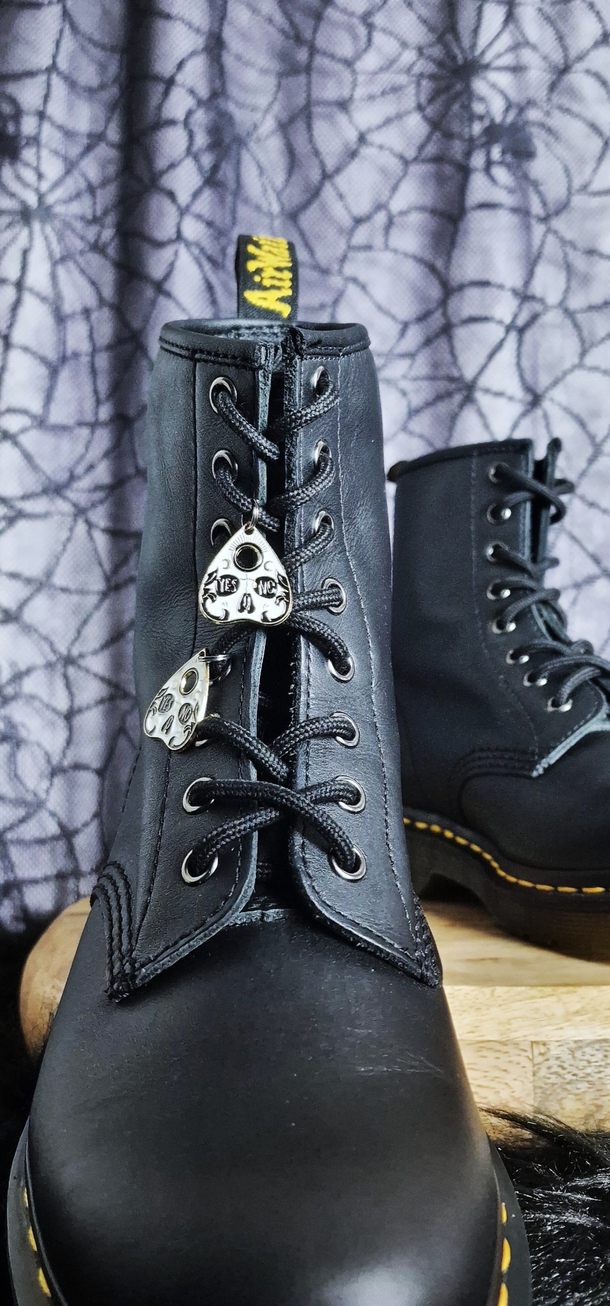 Bijoux simples sur lacets - Ouija & tête de mort