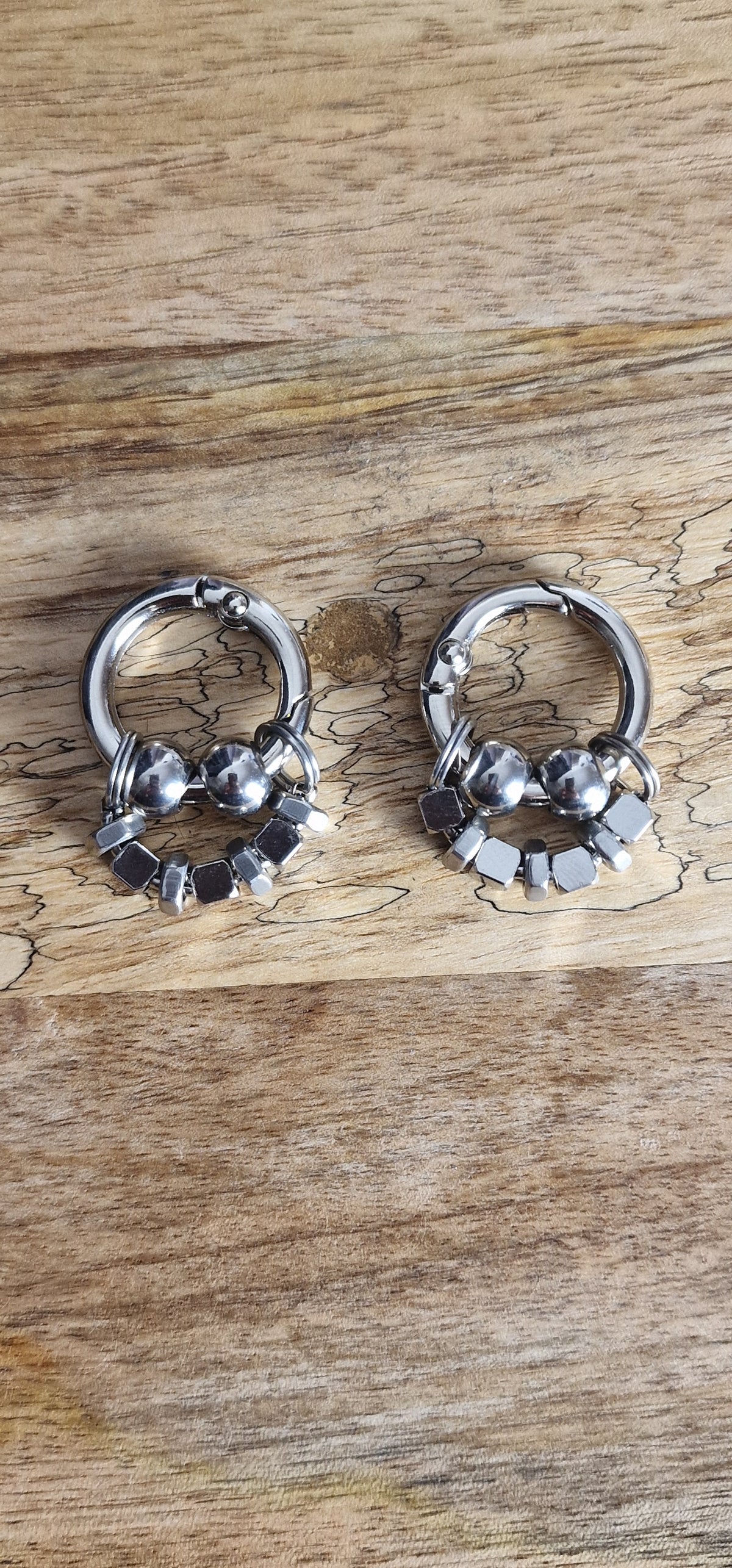 Bijoux simples sur brides arrière - Billes & écrous