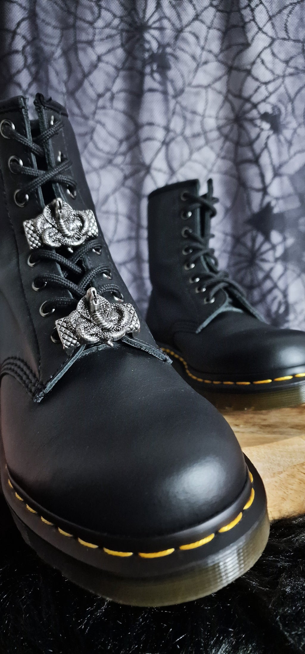 Bijoux simples sur lacets -  Serpent ' Cobra'