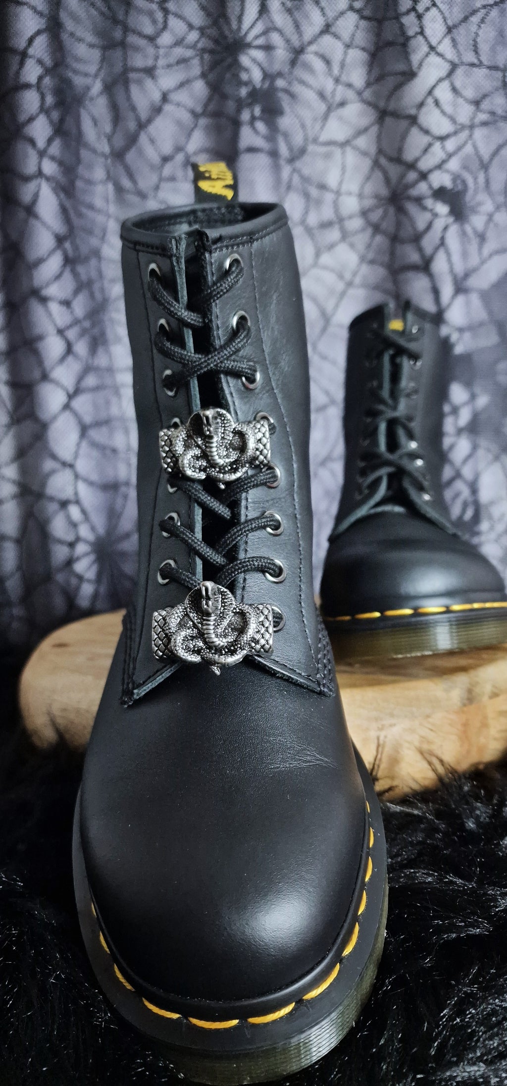 Bijoux simples sur lacets -  Serpent ' Cobra'