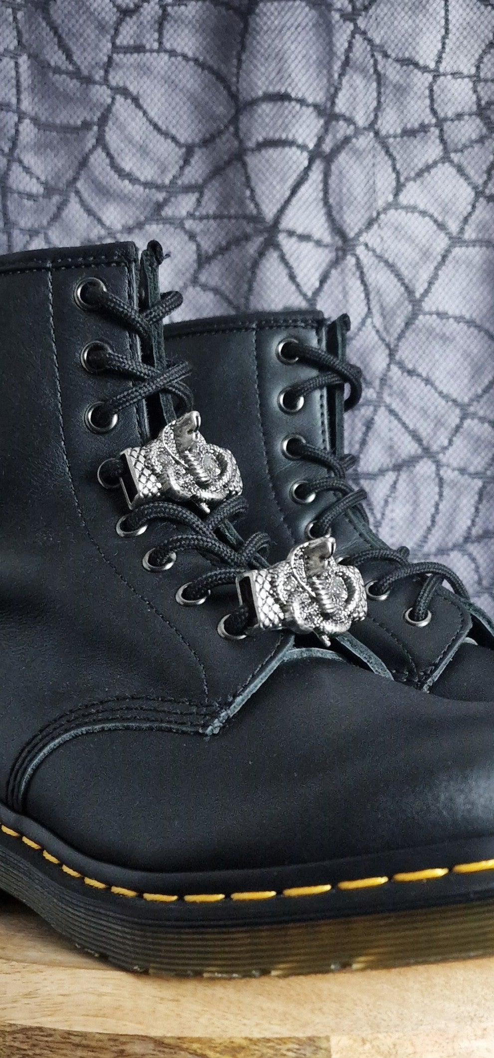 Bijoux simples sur lacets -  Serpent ' Cobra'