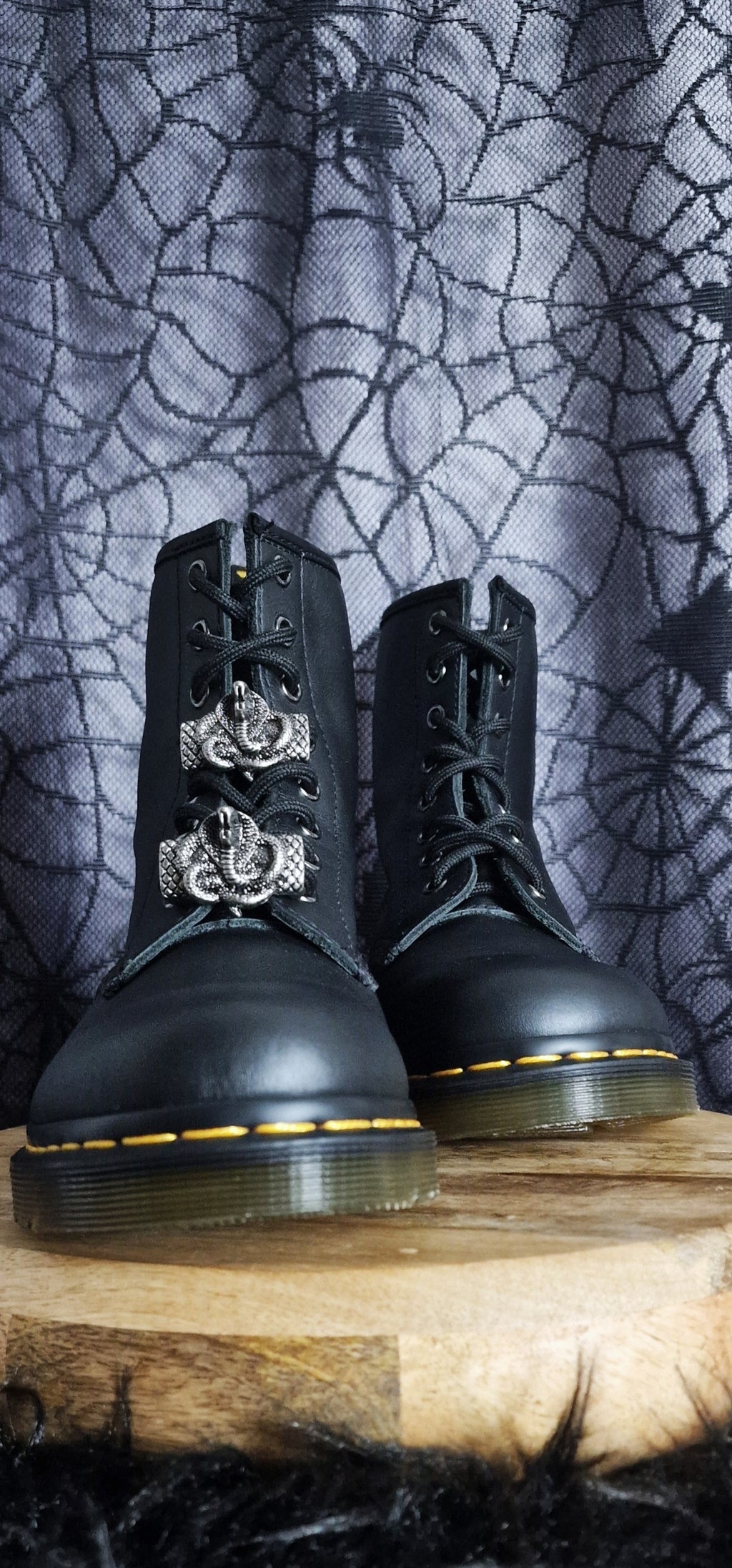 Bijoux simples sur lacets -  Serpent ' Cobra'