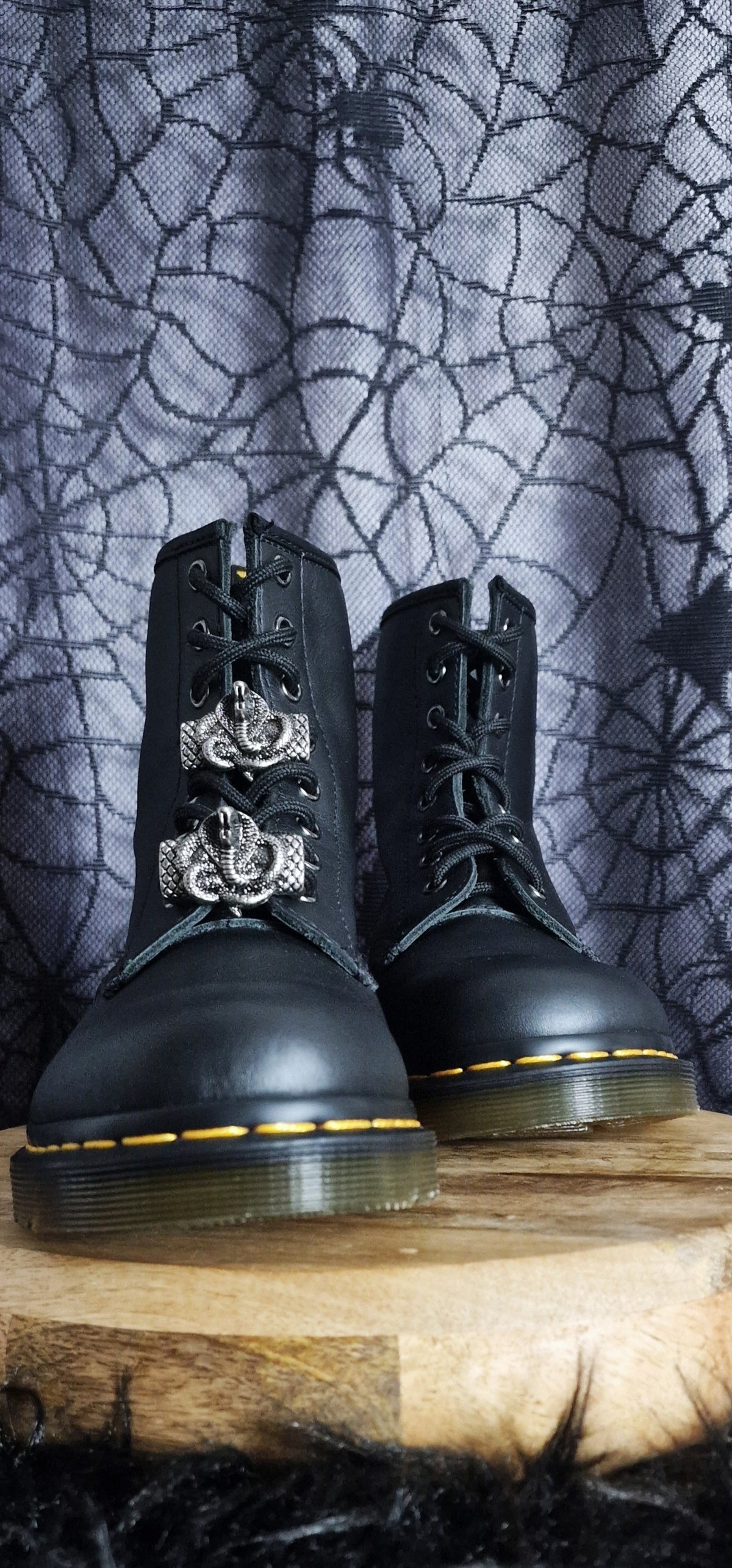 Bijoux simples sur lacets -  Serpent ' Cobra'