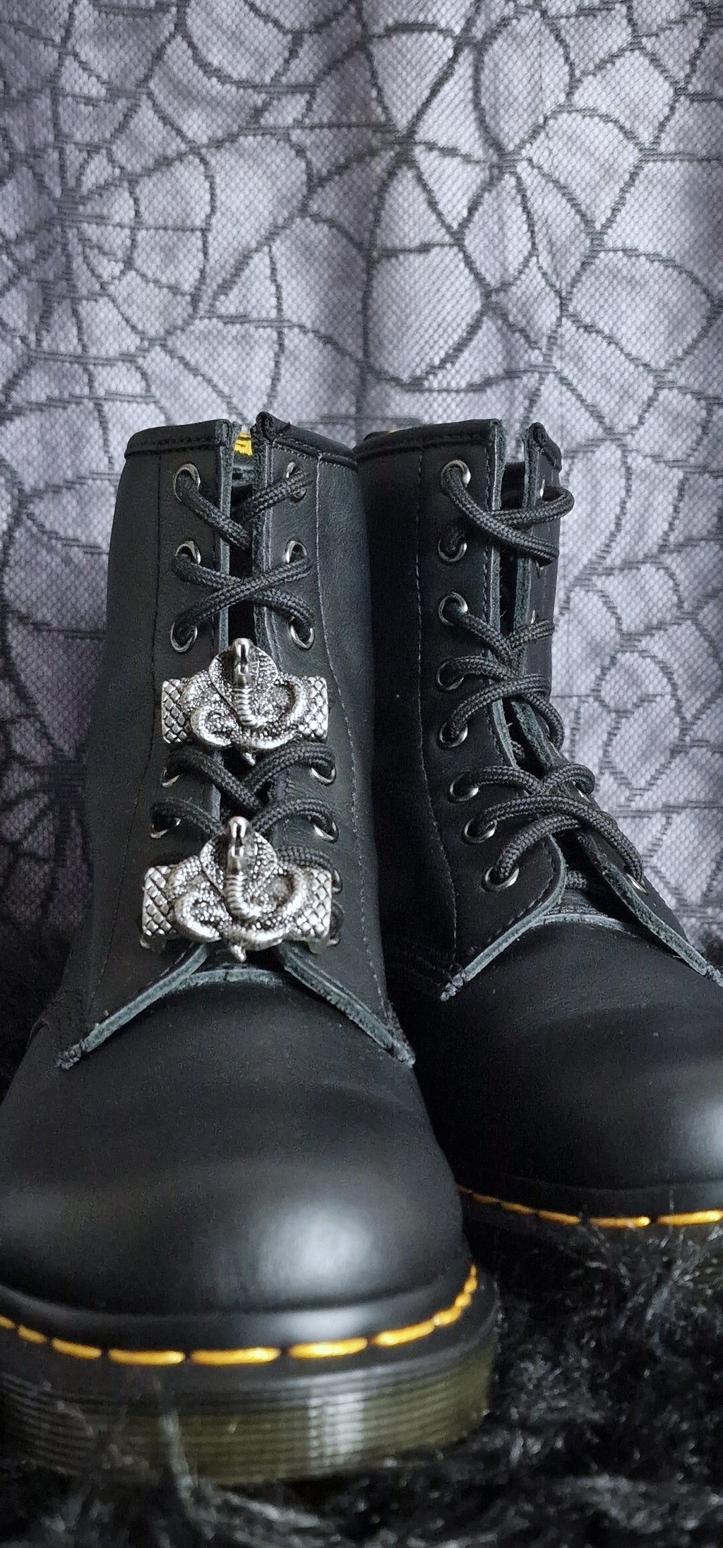 Bijoux simples sur lacets -  Serpent ' Cobra'