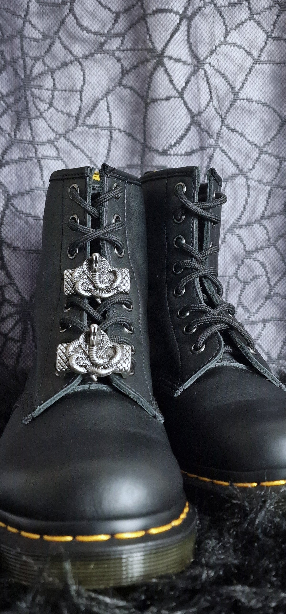 Bijoux simples sur lacets -  Serpent ' Cobra'