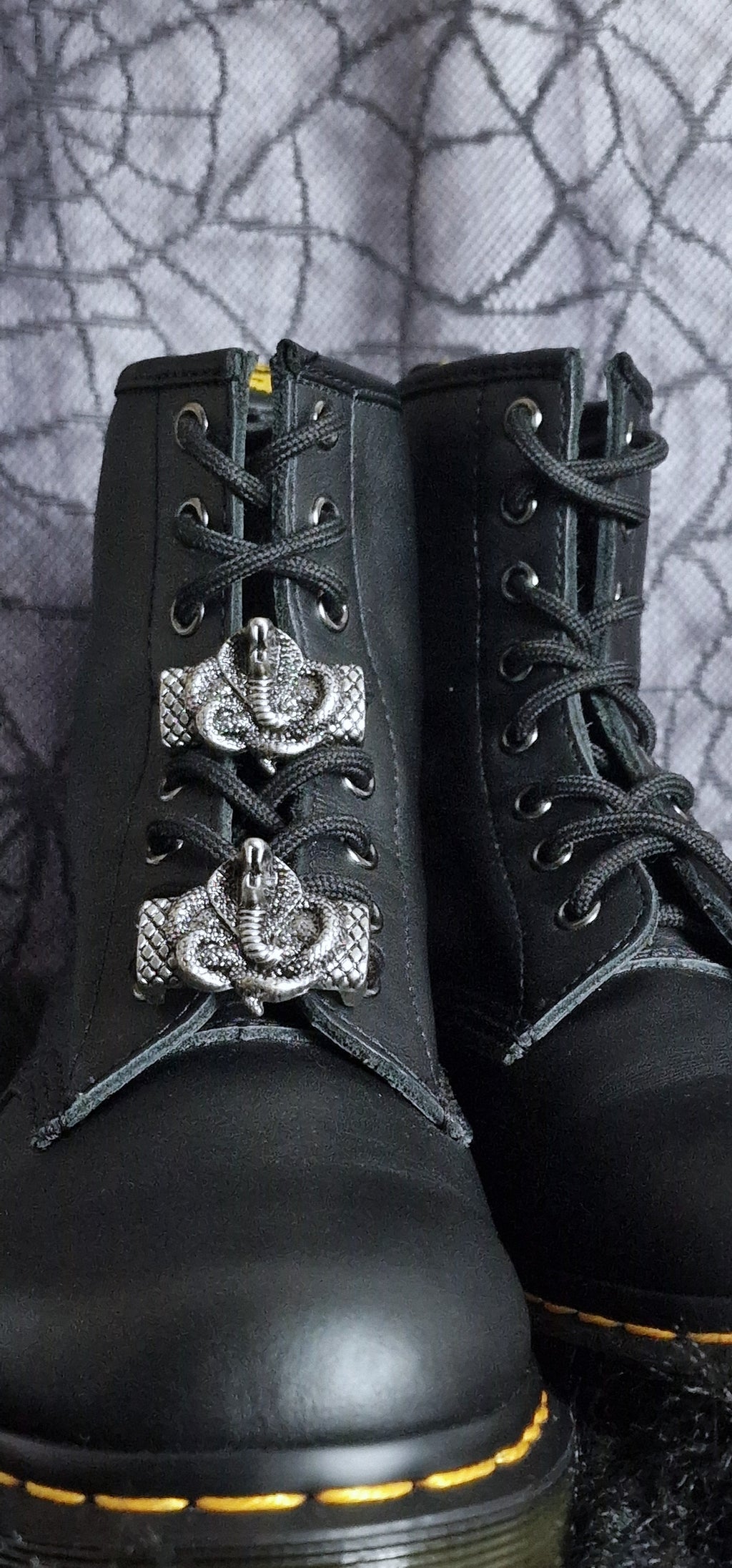 Bijoux simples sur lacets -  Serpent ' Cobra'
