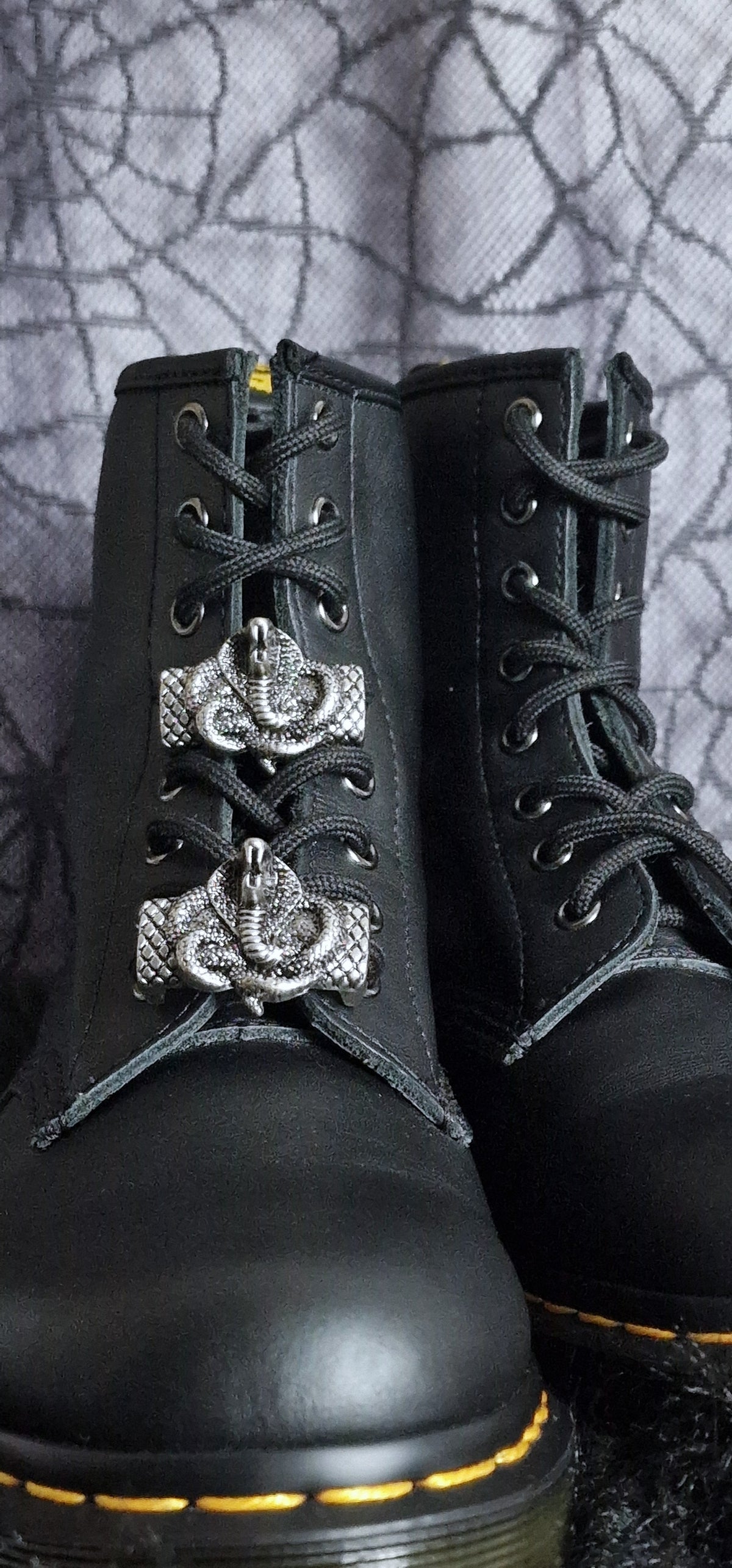 Bijoux simples sur lacets -  Serpent ' Cobra'