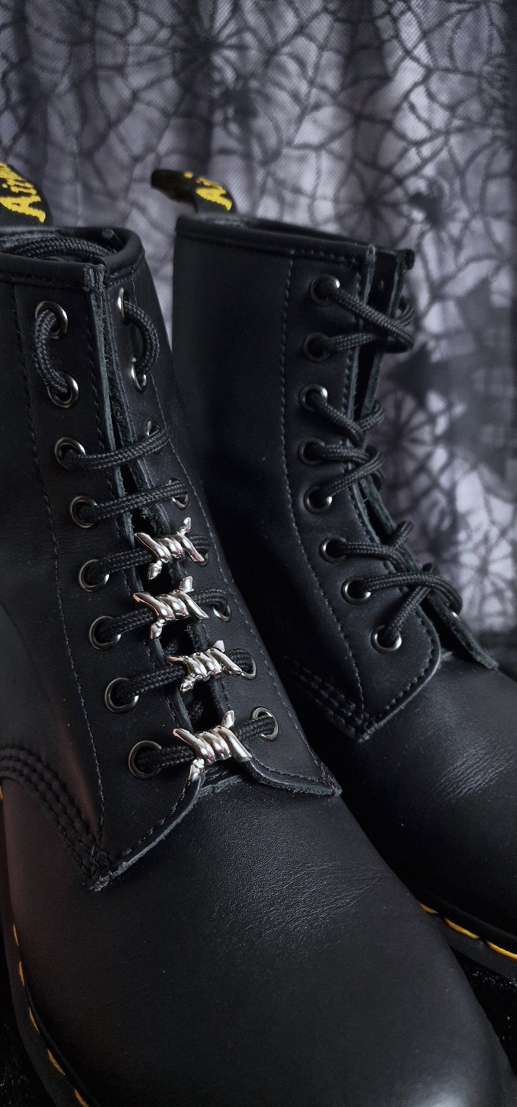 Bijoux simples sur lacets - Barbelés