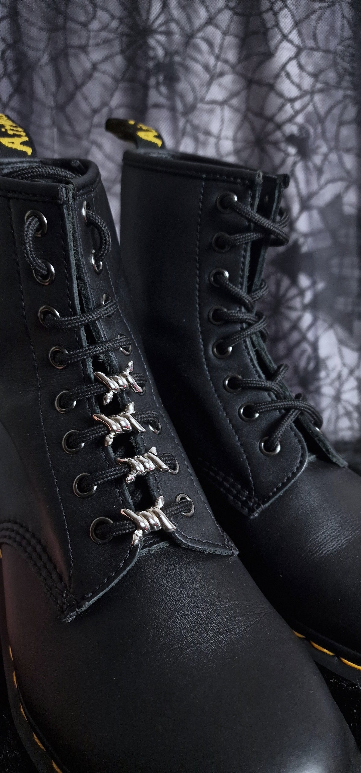 Bijoux simples sur lacets - Barbelés