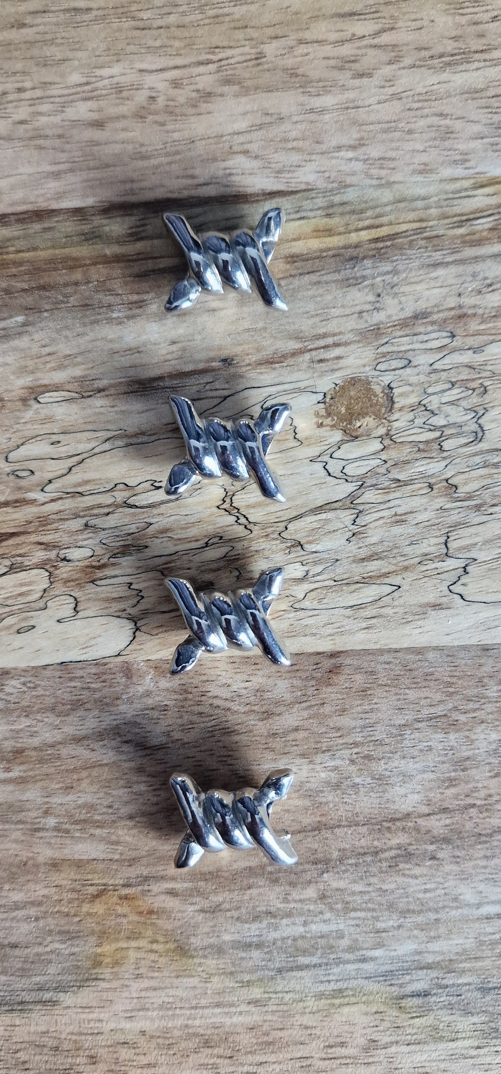 Bijoux simples sur lacets - Barbelés