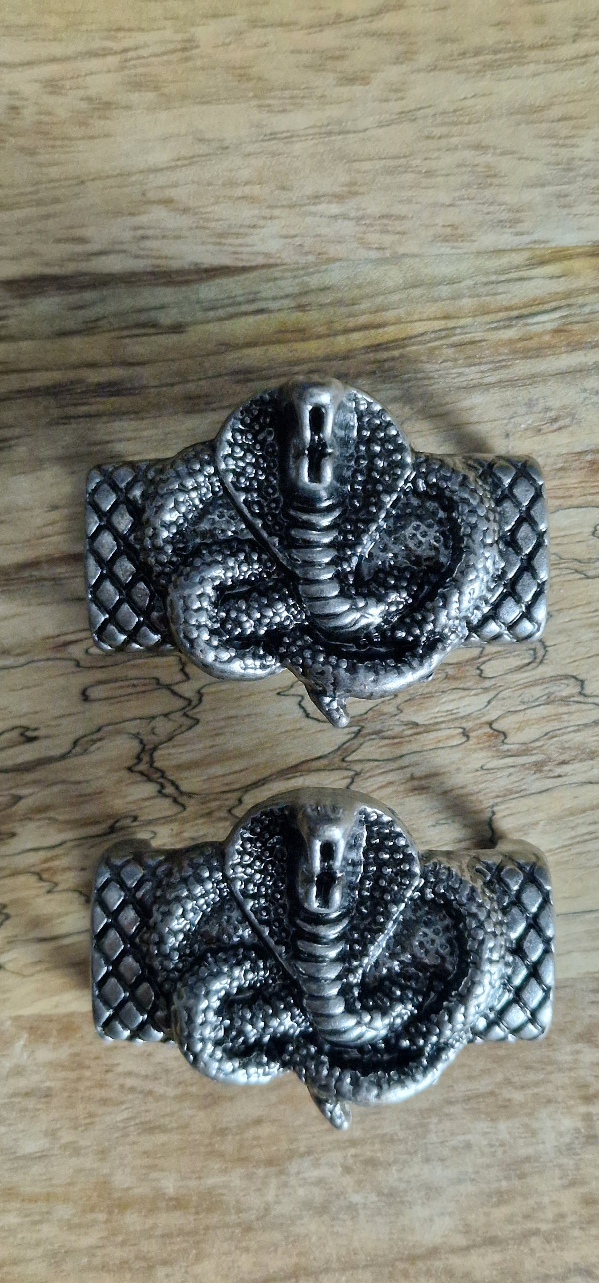 Bijoux simples sur lacets -  Serpent ' Cobra'