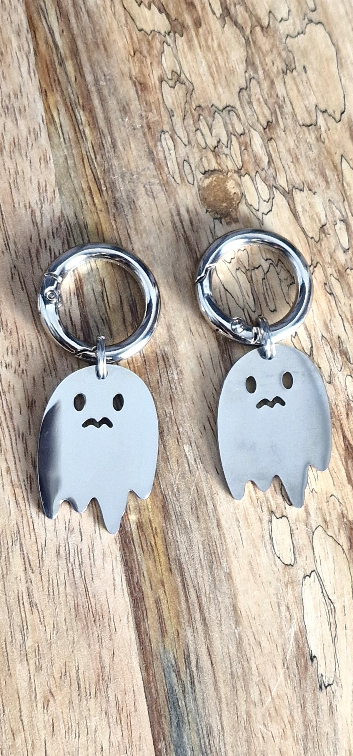 Bijoux simples sur brides arrière - Fantôme