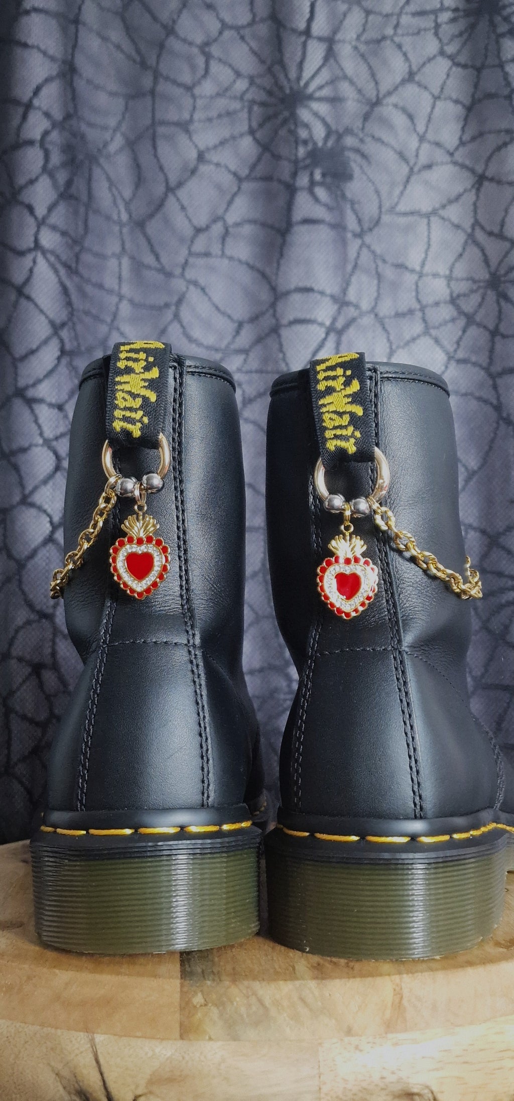 Bijoux chaînes sur brides arrière et lacets - Coeur