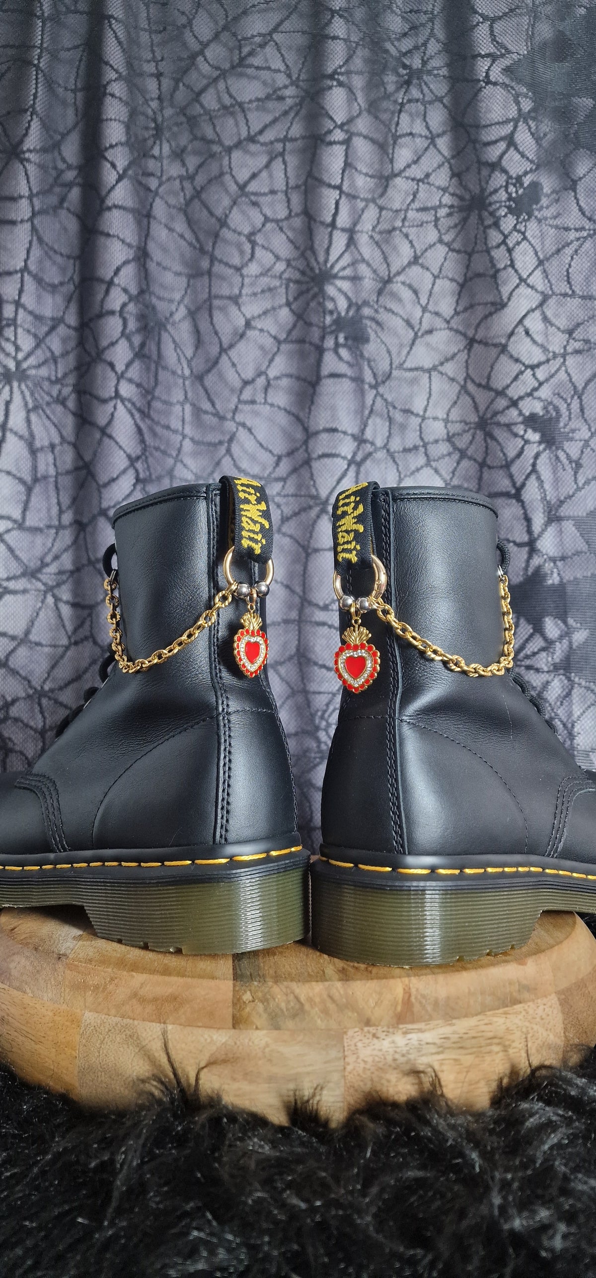 Bijoux chaînes sur brides arrière et lacets - Coeur