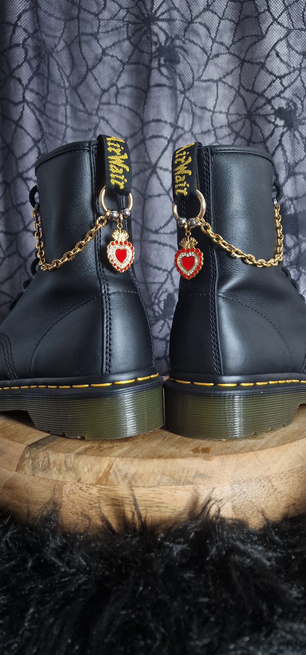 Bijoux chaînes sur brides arrière et lacets - Coeur