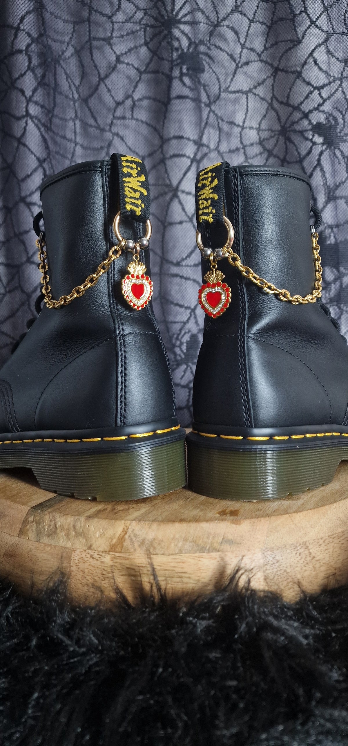 Bijoux chaînes sur brides arrière et lacets - Coeur