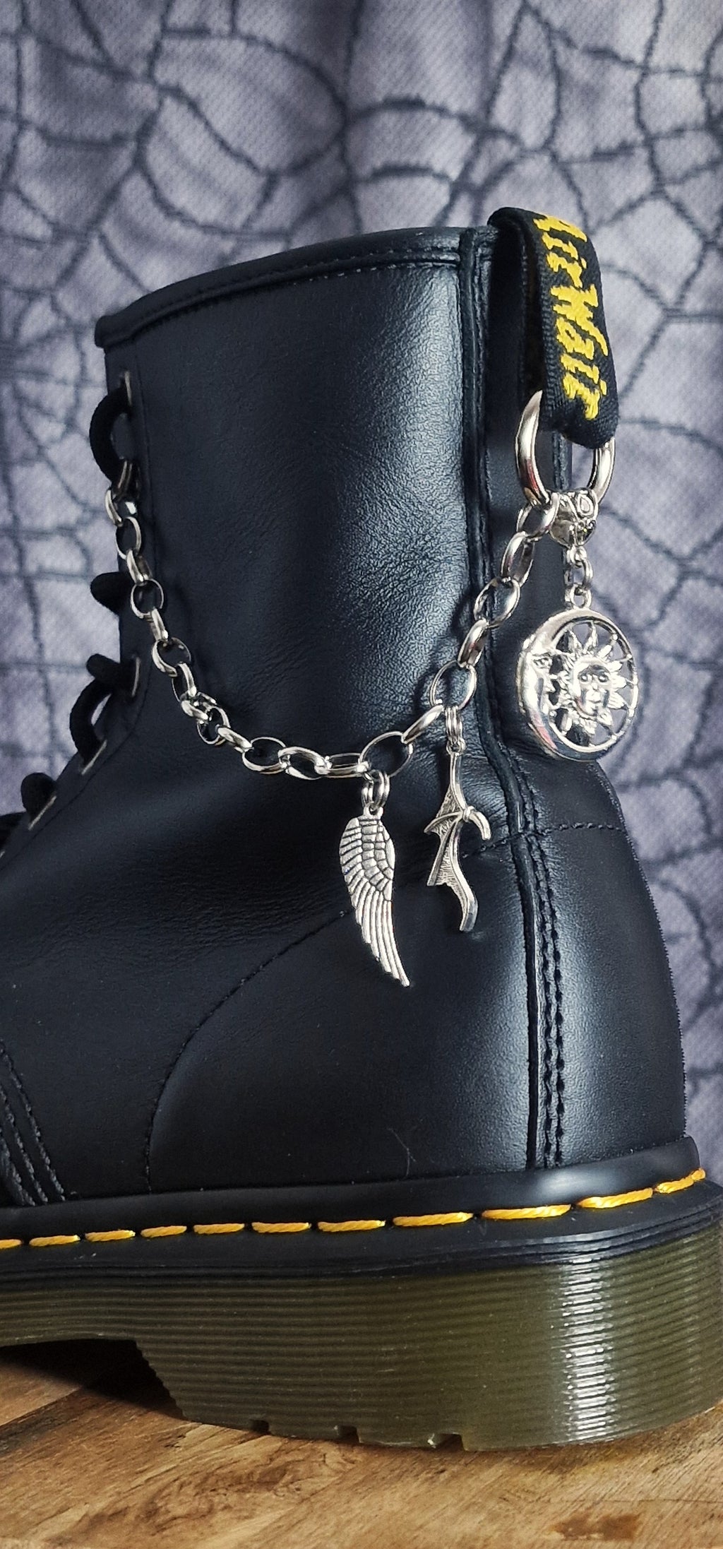 Bijoux chaînes sur brides arrière et lacets - Lune, soleil & ailes