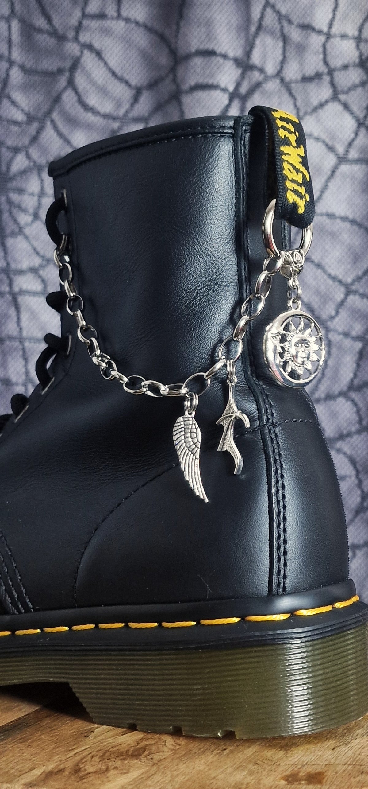 Bijoux chaînes sur brides arrière et lacets - Lune, soleil & ailes
