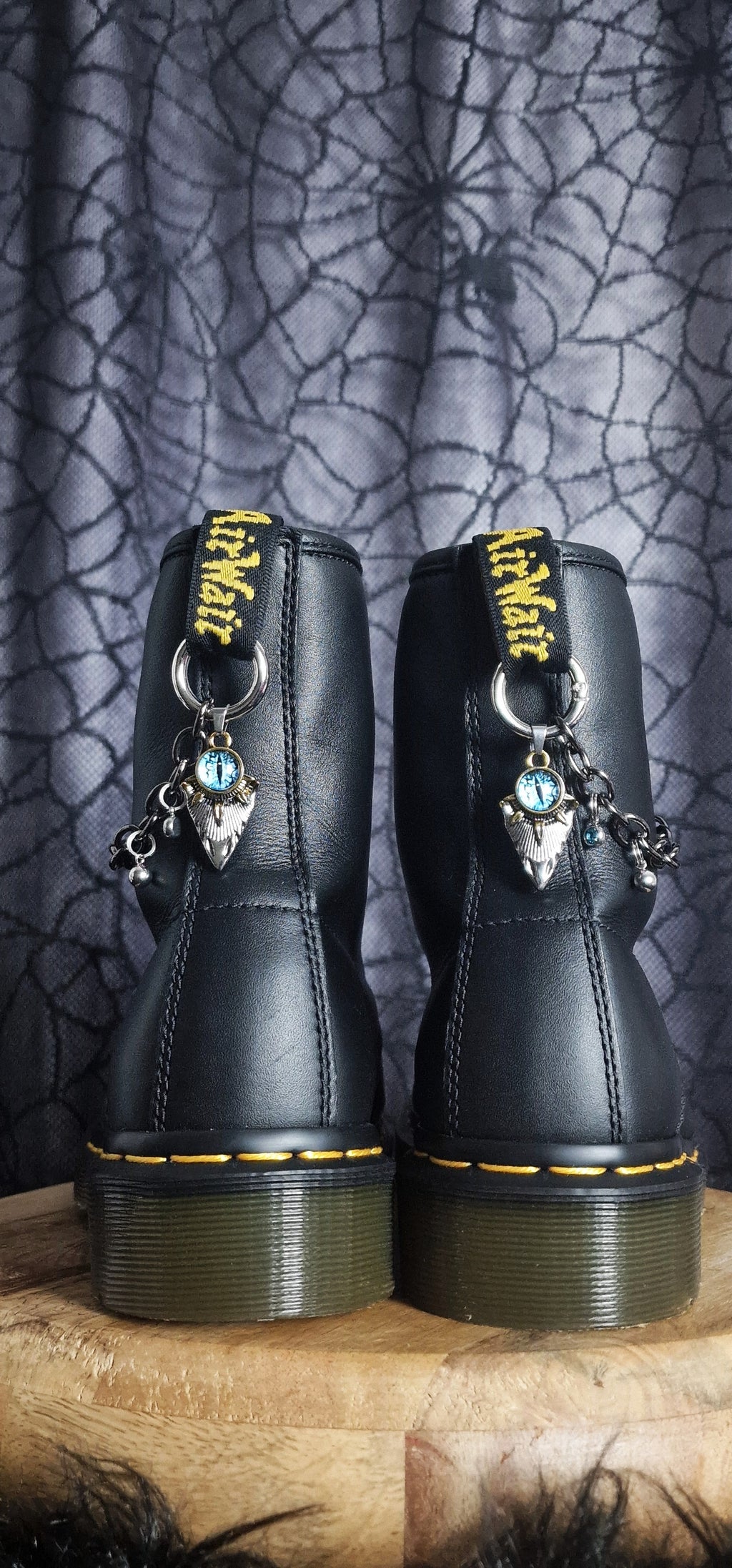 Bijoux chaînes sur brides arrière et lacets - Oeil strass & bille