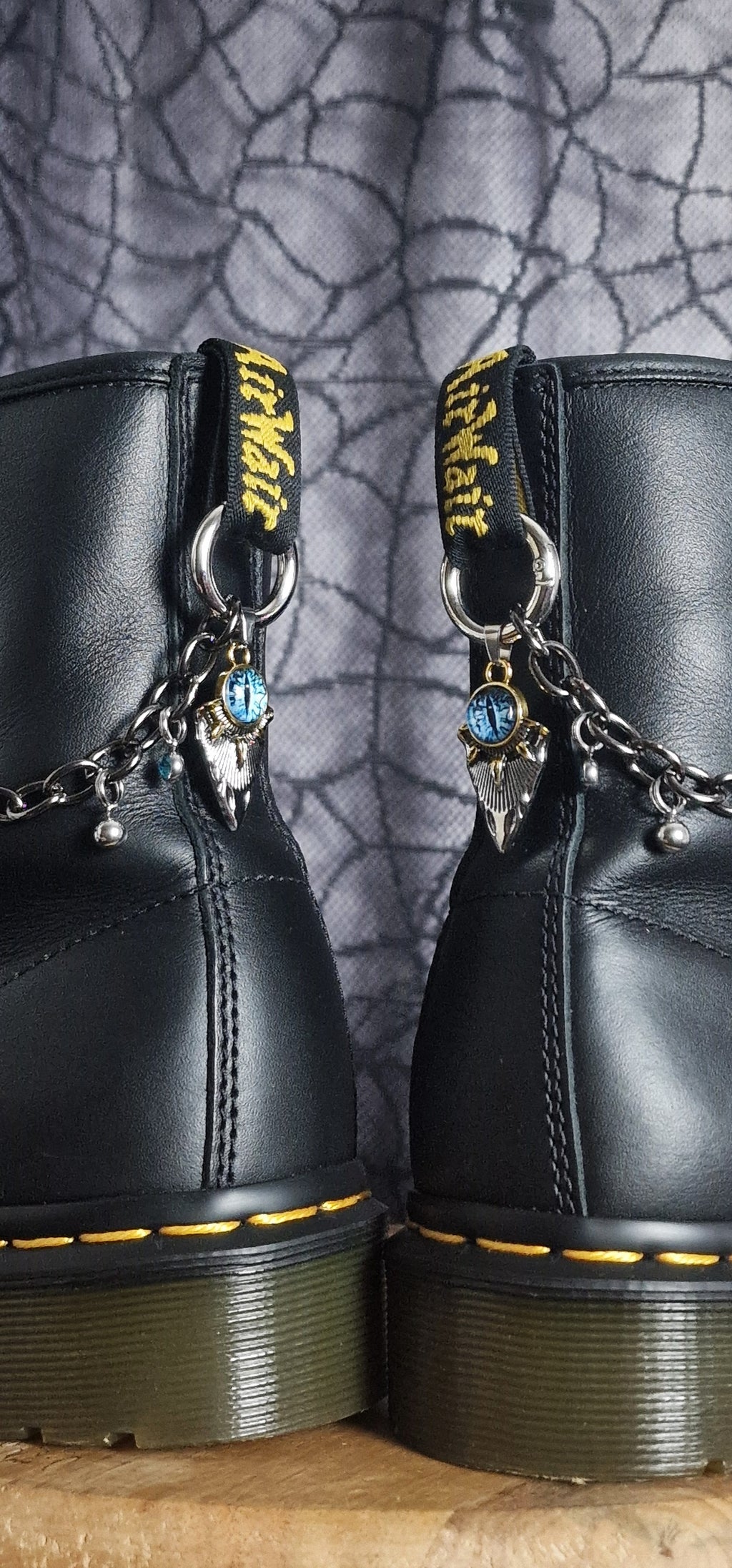 Bijoux chaînes sur brides arrière et lacets - Oeil strass & bille