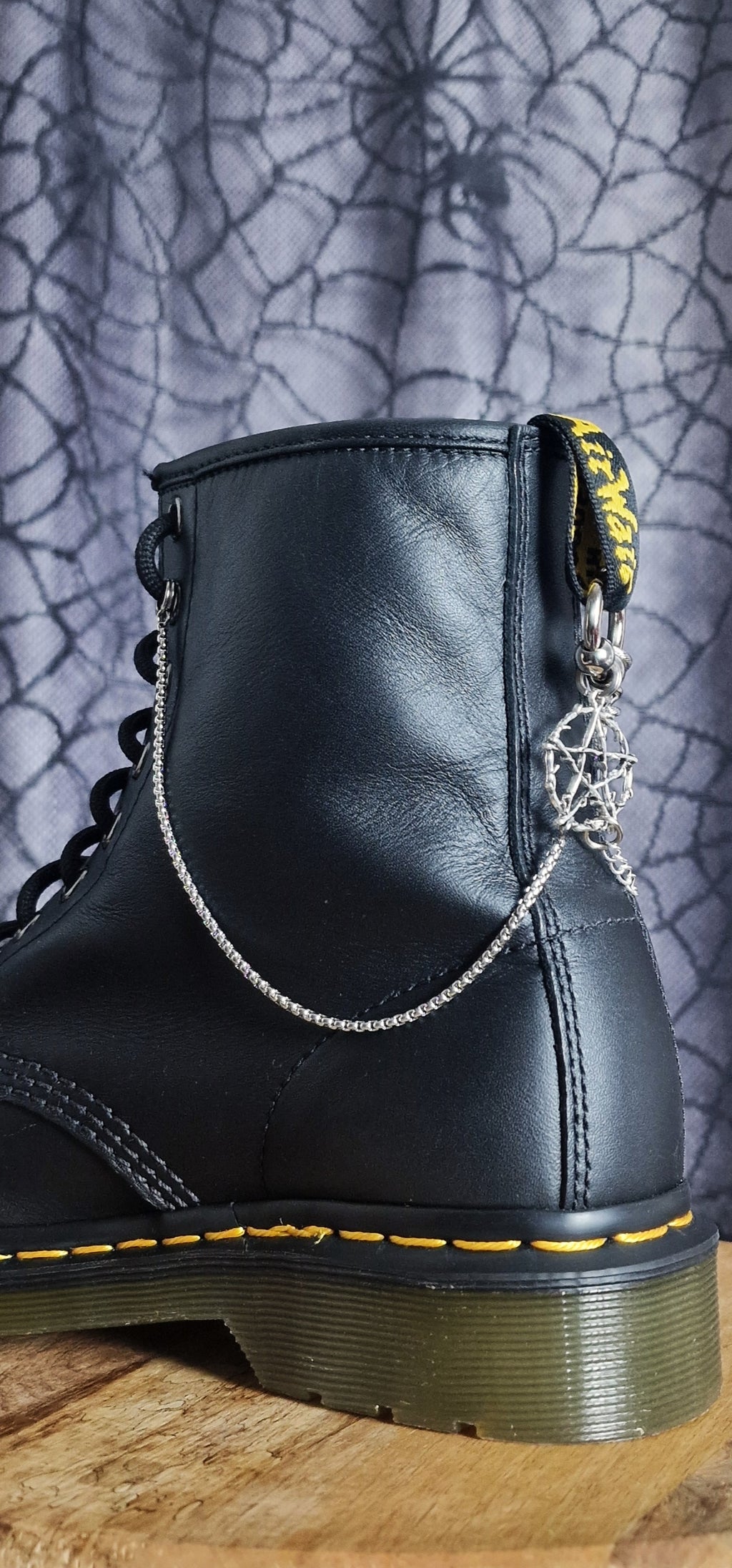 Bijoux chaînes sur brides arrière et lacets - Pentacle branches & billes