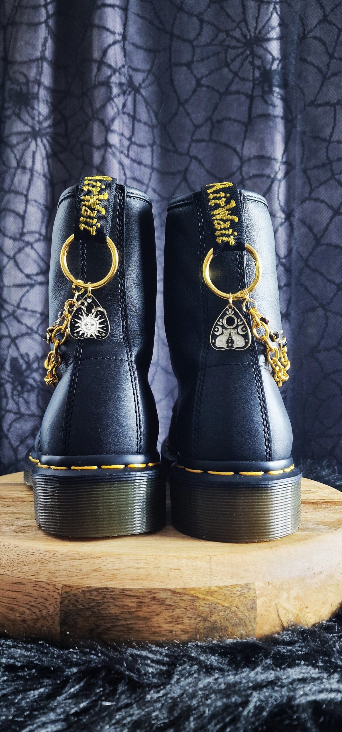 Bijoux chaînes sur brides arrière et lacets - Ouija chat, lune & soleil