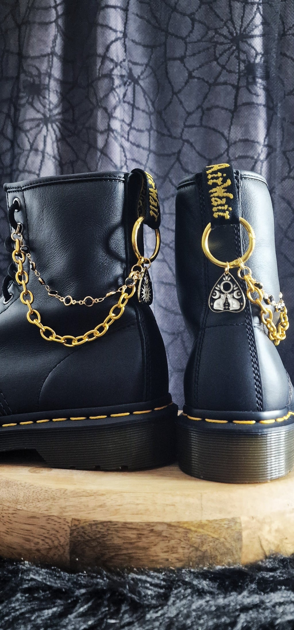 Bijoux chaînes sur brides arrière et lacets - Ouija chat, lune & soleil