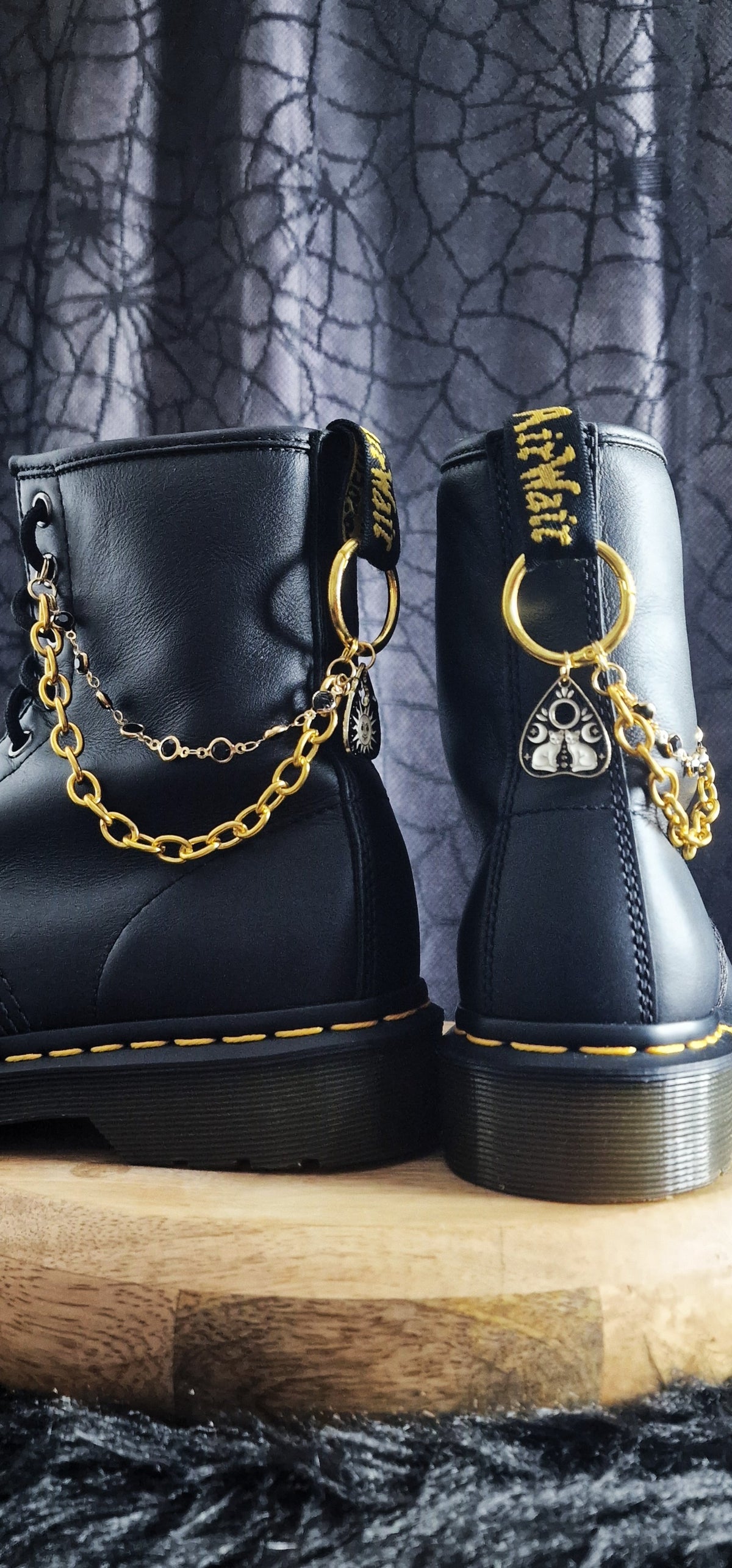 Bijoux chaînes sur brides arrière et lacets - Ouija chat, lune & soleil