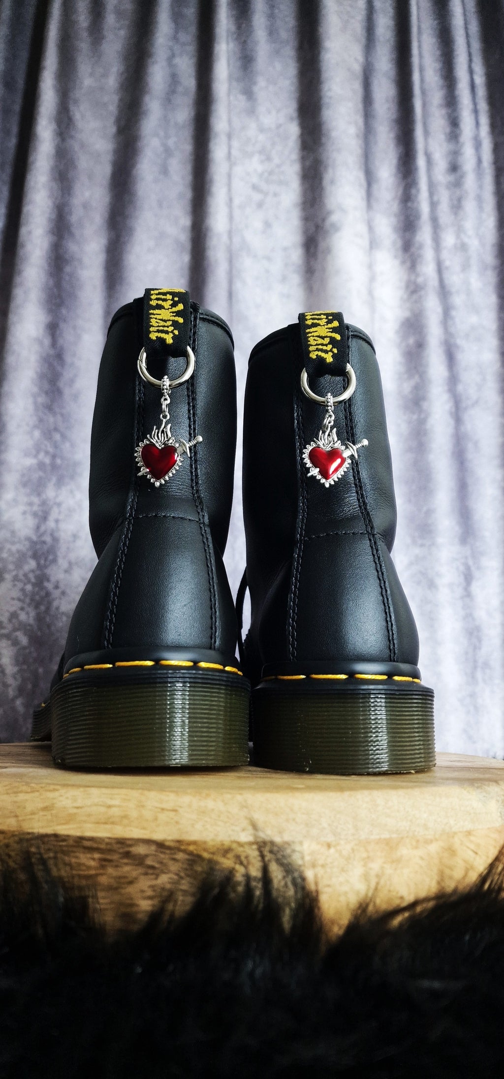 Bijoux simples sur brides arrière - Coeur & dague