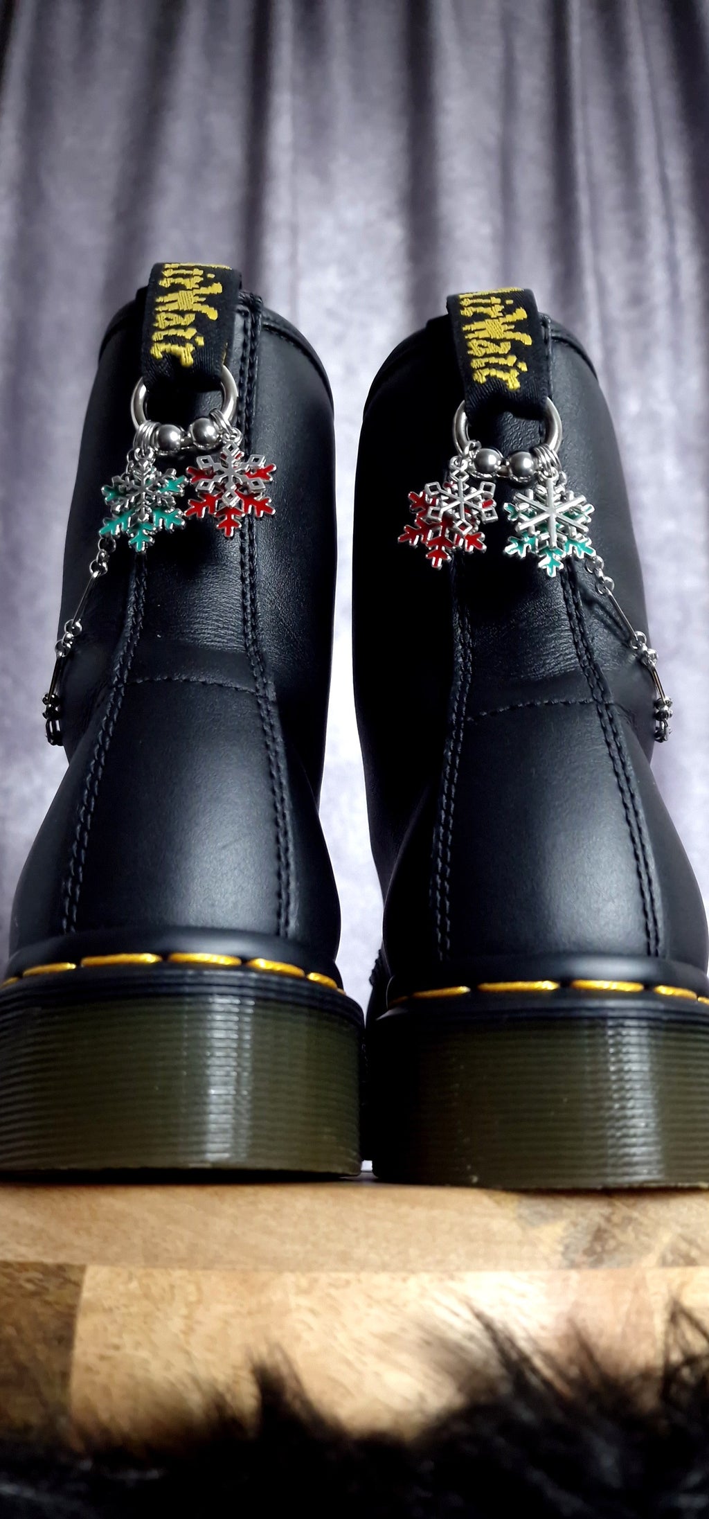Bijoux chaînes sur brides arrière et lacets - Flocons de neige & billes